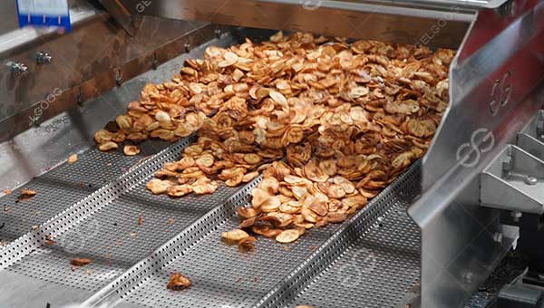 ¿Cómo se elaboran los chips de plátano en las fábricas?